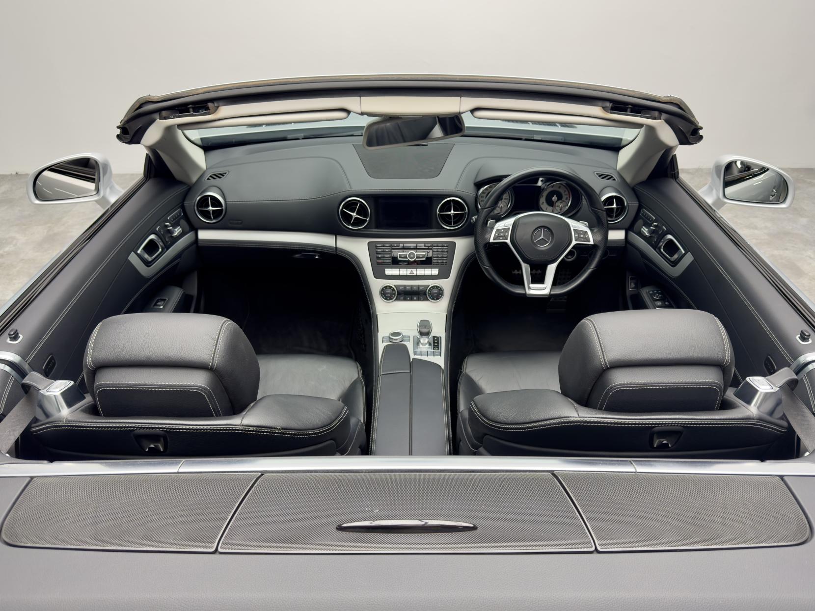 Mercedes-Benz SL 3.5 SL350 V6 BlueEfficiency Convertible 2dr Petrol G-Tronic Euro 5 (s/s) (306 ps) 5 Star Specialist Dealership