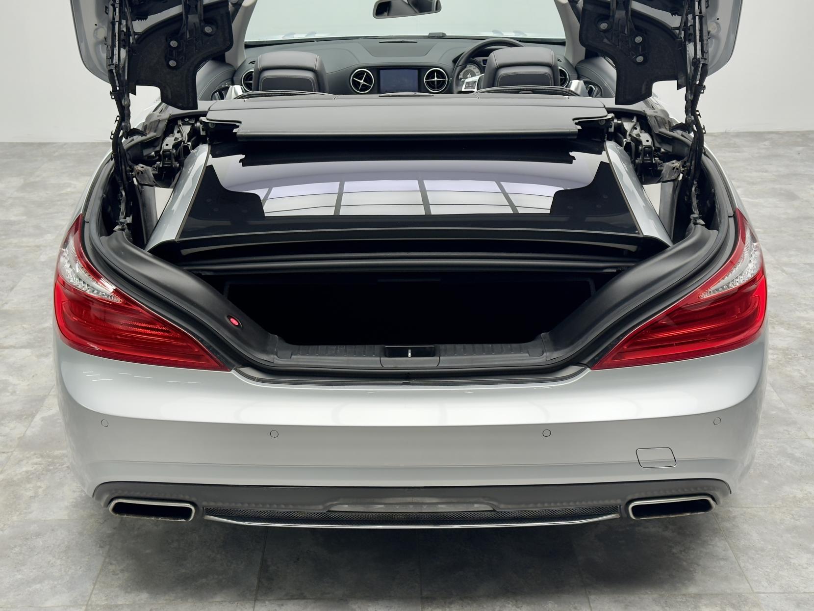 Mercedes-Benz SL 3.5 SL350 V6 BlueEfficiency Convertible 2dr Petrol G-Tronic Euro 5 (s/s) (306 ps) 5 Star Specialist Dealership