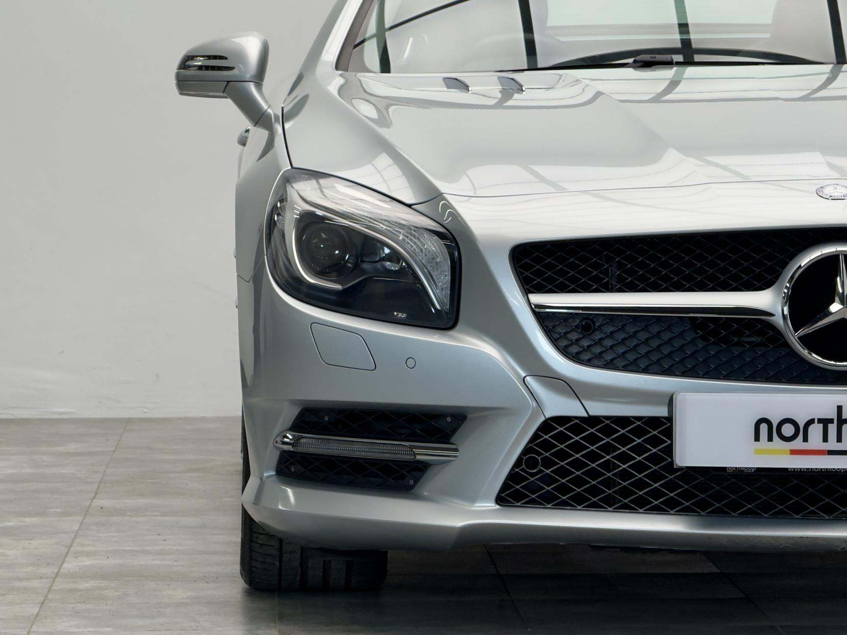 Mercedes-Benz SL 3.5 SL350 V6 BlueEfficiency Convertible 2dr Petrol G-Tronic Euro 5 (s/s) (306 ps) 5 Star Specialist Dealership