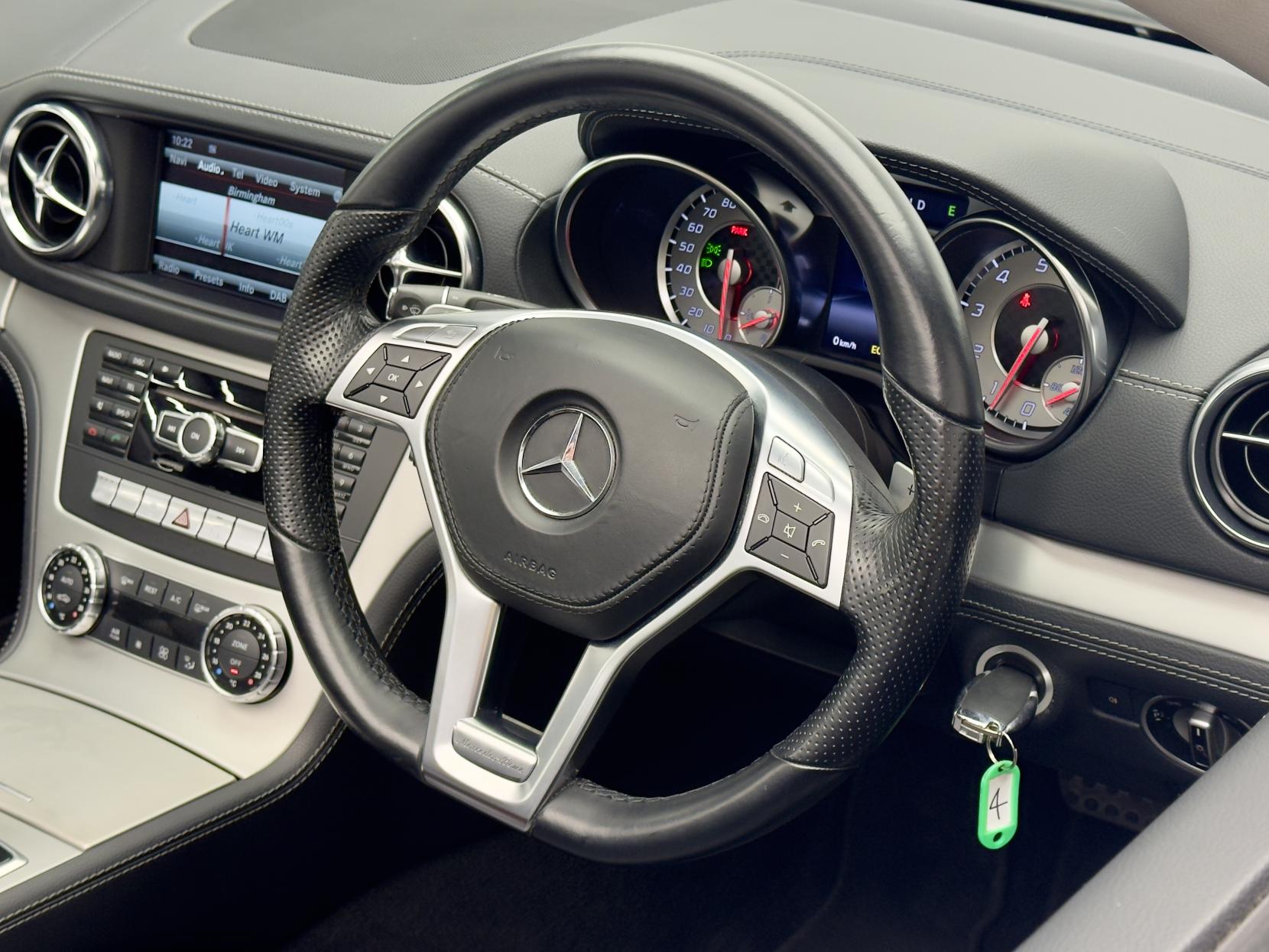 Mercedes-Benz SL 3.5 SL350 V6 BlueEfficiency Convertible 2dr Petrol G-Tronic Euro 5 (s/s) (306 ps) 5 Star Specialist Dealership