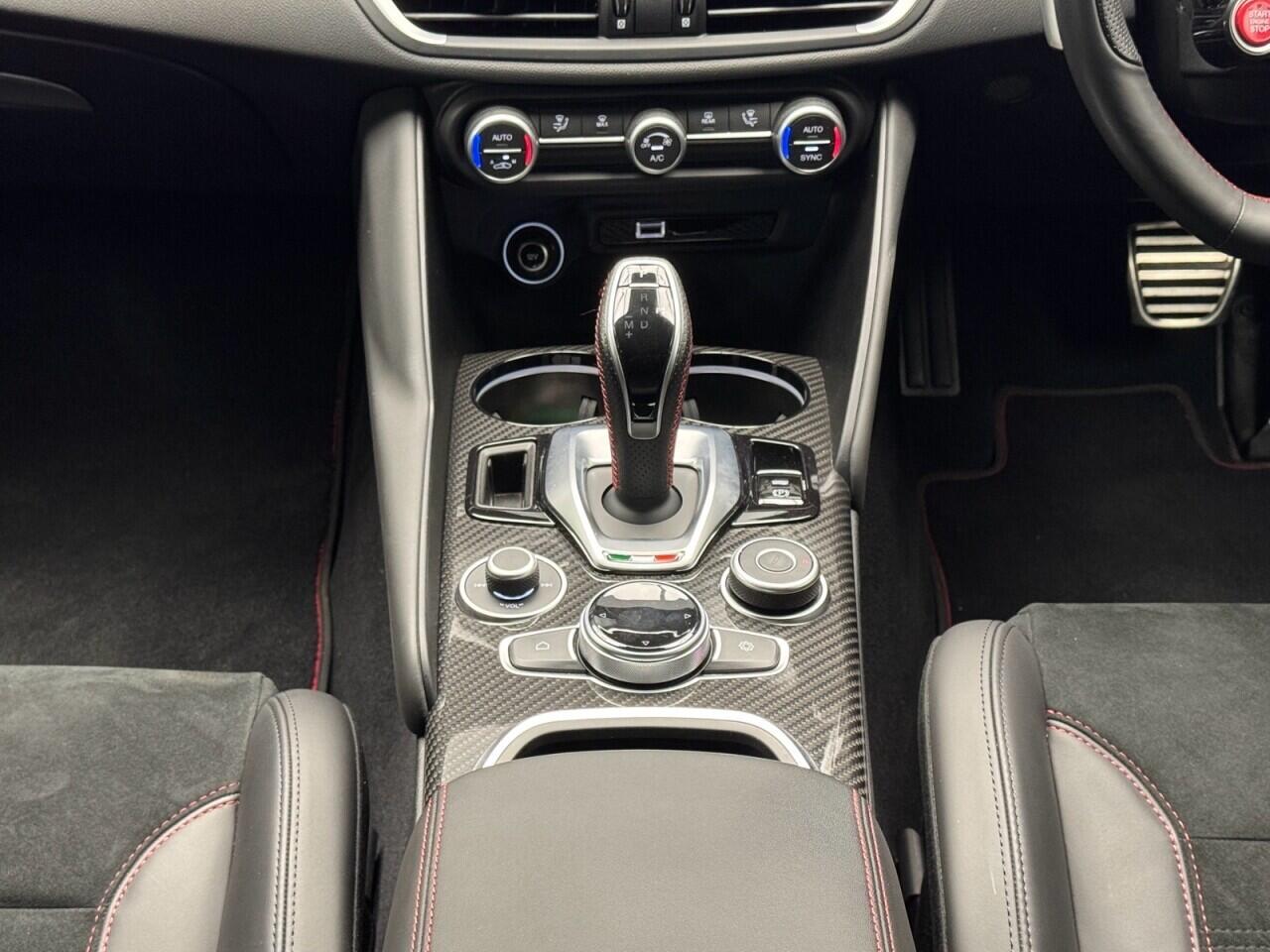 Alfa Romeo Giulia 2.9 V6 Bi-Turbo Quadrifoglio Saloon 4dr Petrol GPF Auto Euro 6 (s/s) (510 ps) 5 Star Specialist Dealership