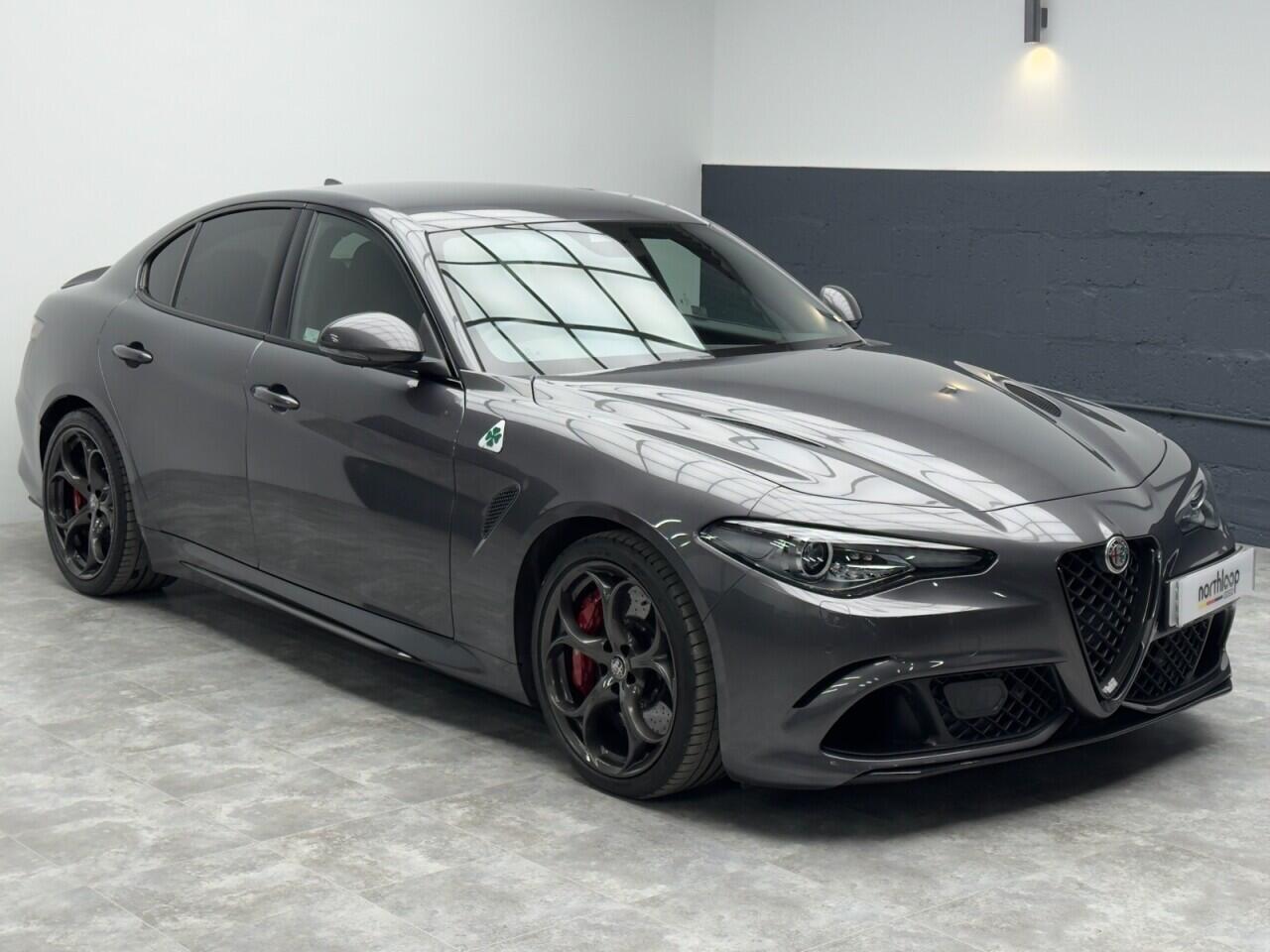 Alfa Romeo Giulia 2.9 V6 Bi-Turbo Quadrifoglio Saloon 4dr Petrol GPF Auto Euro 6 (s/s) (510 ps) 5 Star Specialist Dealership
