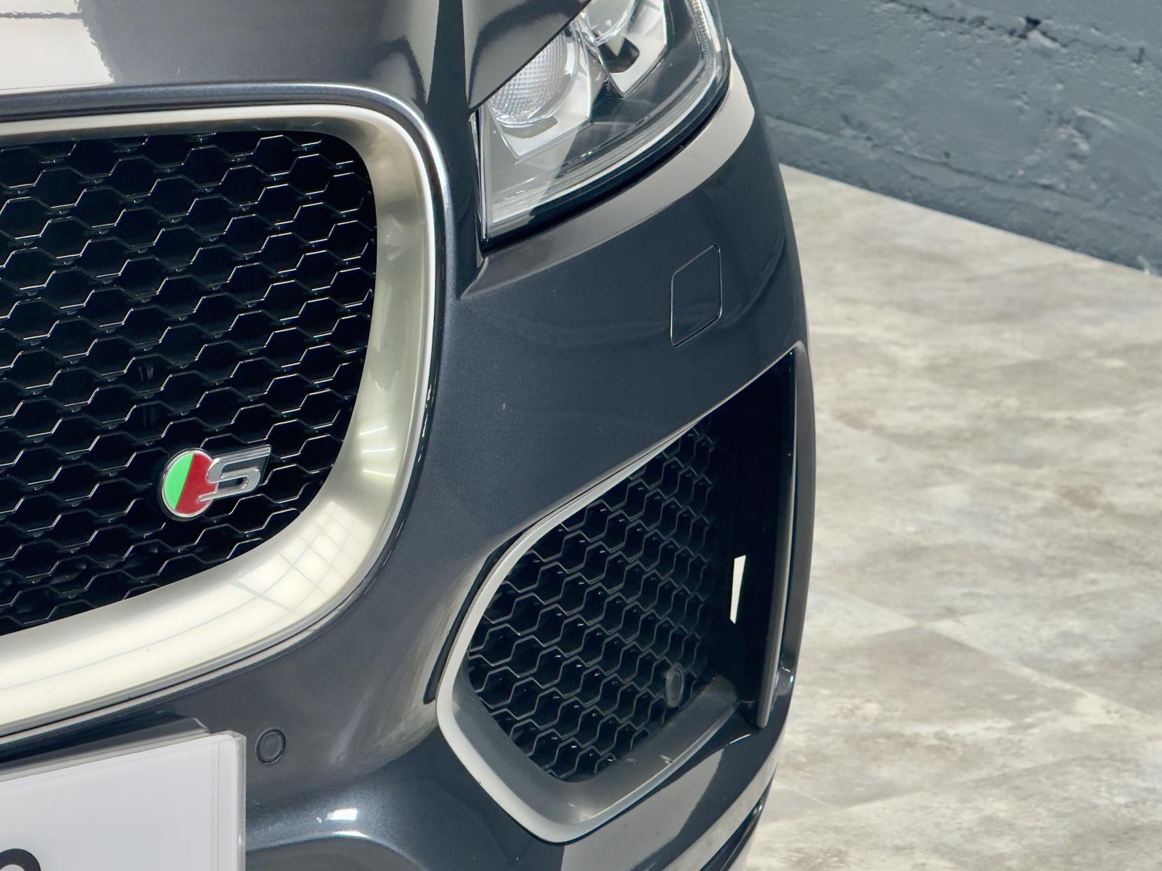 Jaguar F-PACE 3.0 D300 V6 S SUV 5dr Diesel Auto AWD Euro 6 (s/s) (300 ps)