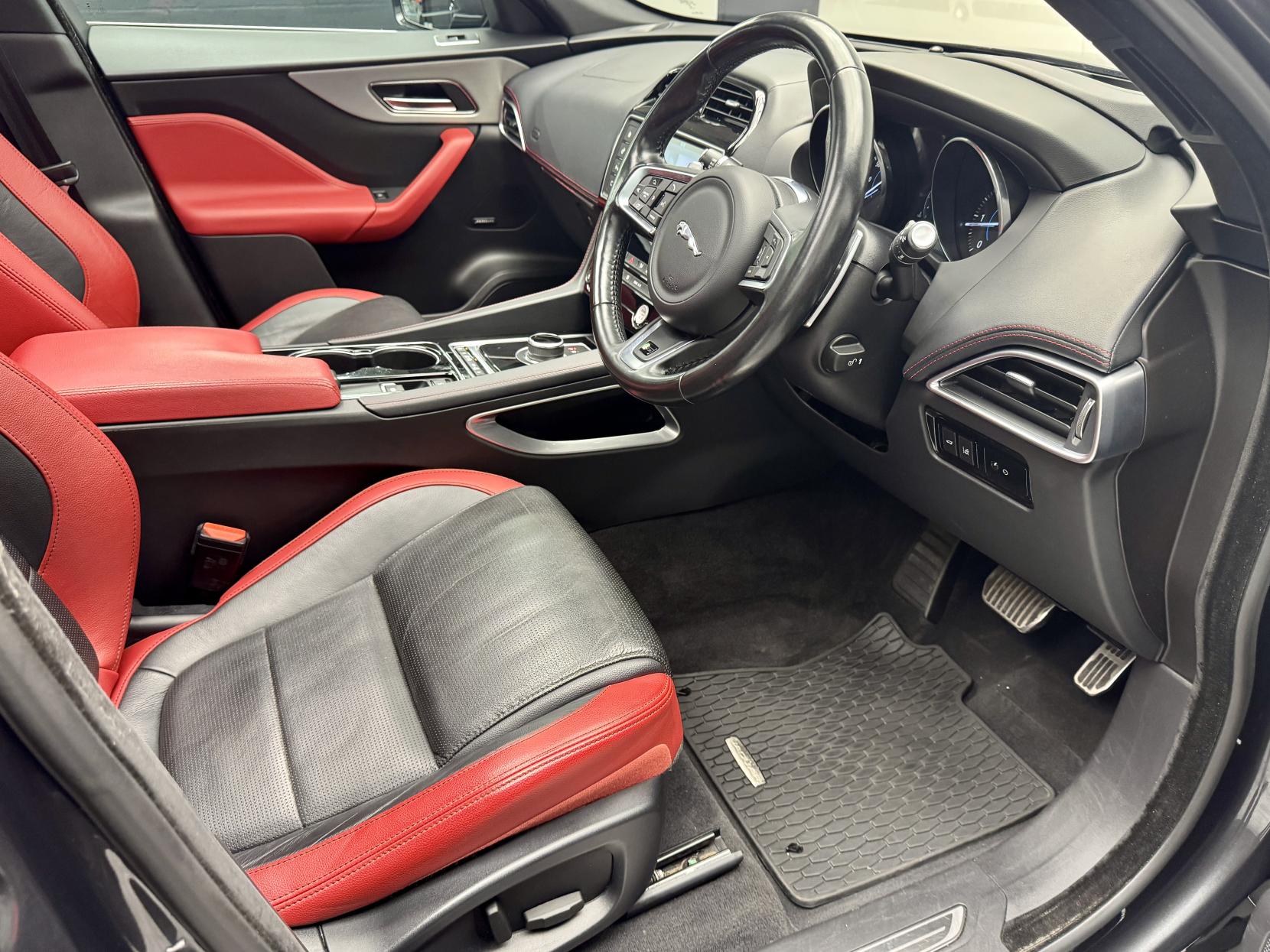 Jaguar F-PACE 3.0 D300 V6 S SUV 5dr Diesel Auto AWD Euro 6 (s/s) (300 ps)