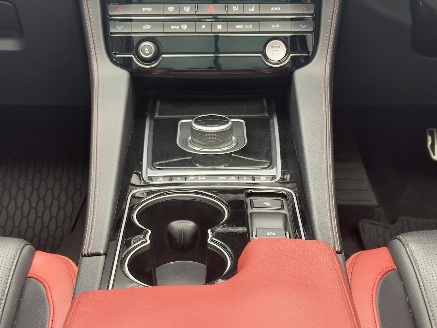 Jaguar F-PACE 3.0 D300 V6 S SUV 5dr Diesel Auto AWD Euro 6 (s/s) (300 ps)