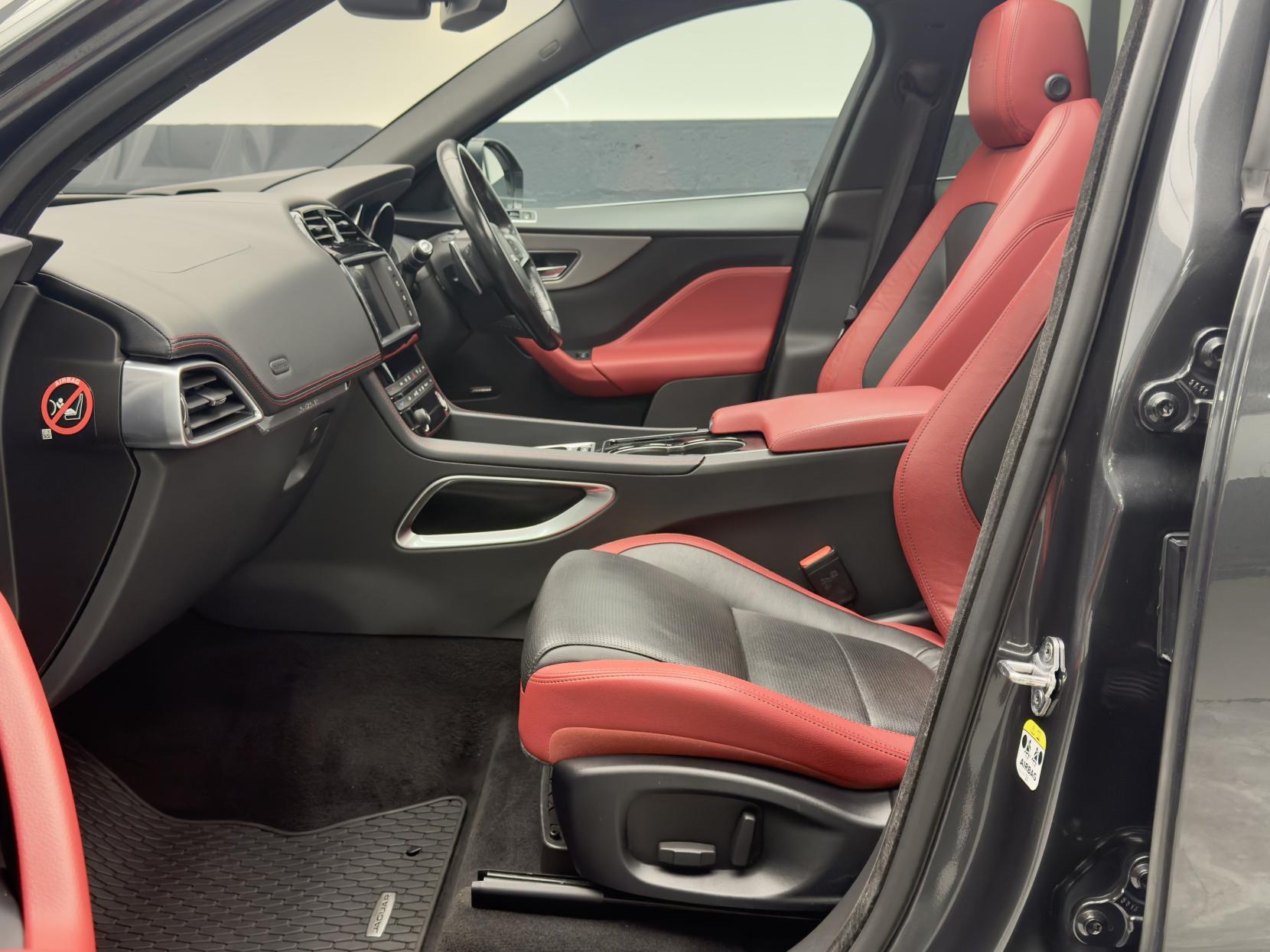 Jaguar F-PACE 3.0 D300 V6 S SUV 5dr Diesel Auto AWD Euro 6 (s/s) (300 ps)